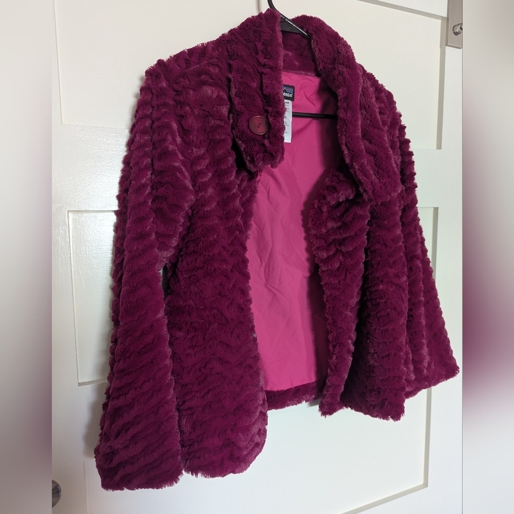 Like New Patagonia Girls size XL jacket. Magenta button front jacket. Pelage - Picture 4 of 8